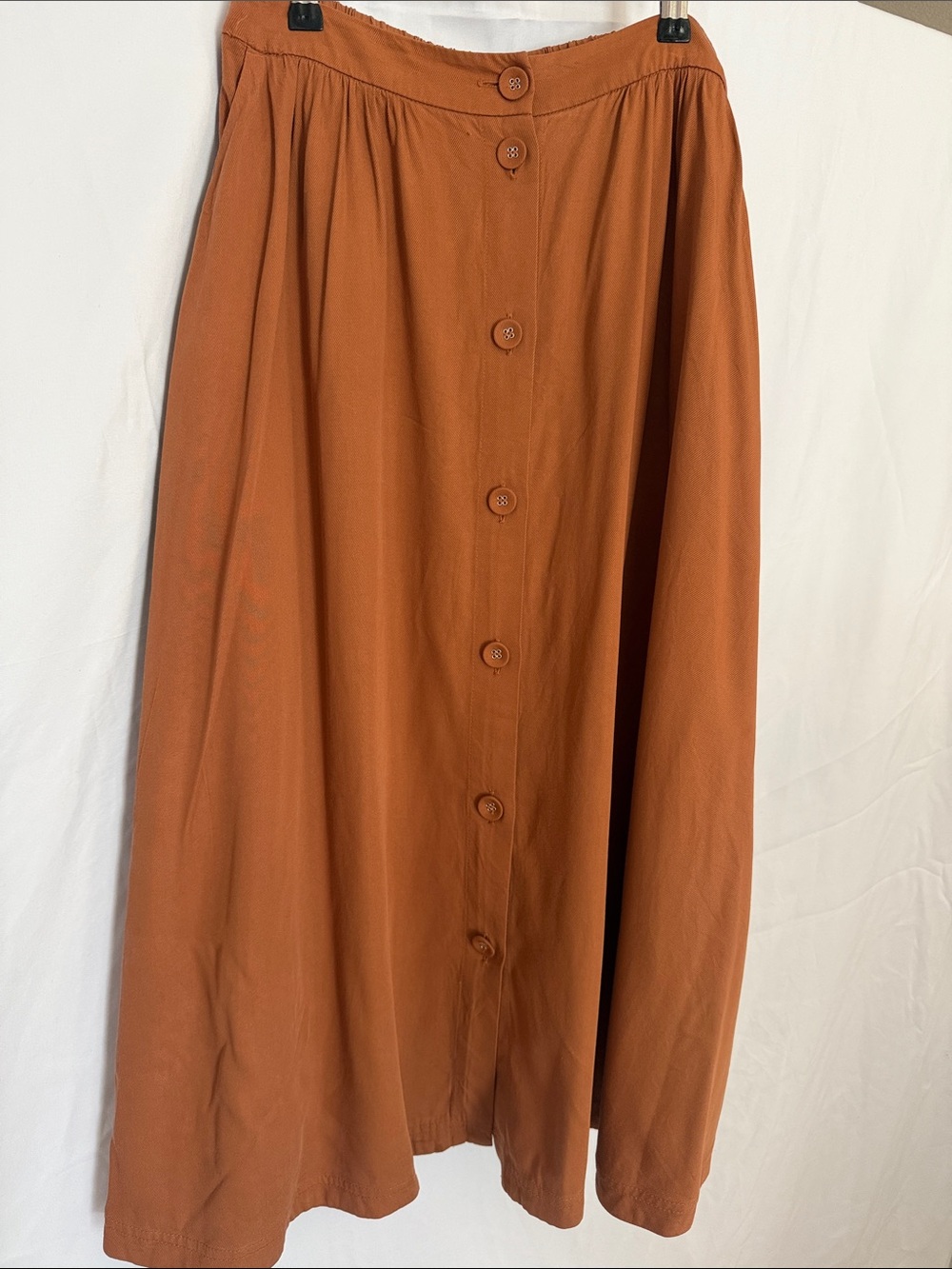 Women's Button-Front Midi Skirt in Camel brown